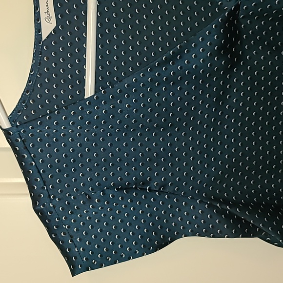 Pretty green silk feel top. X-small new condition - Picture 6 of 13